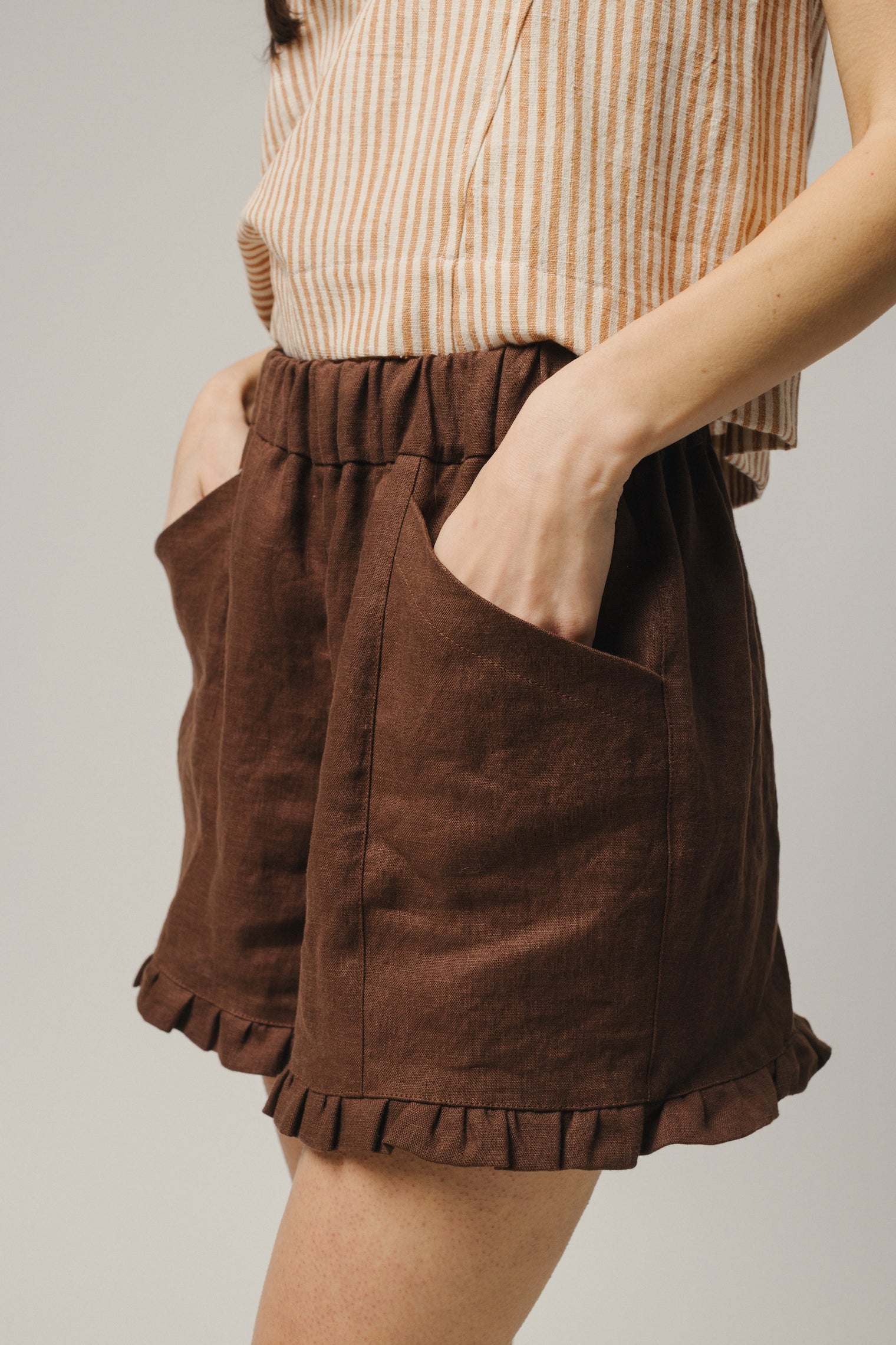 Ruffle Short - Linen